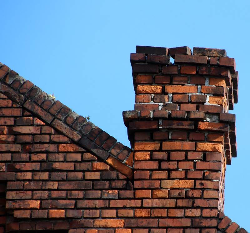 Damaged chimney on an Frankfort home showing cracks and missing mortar